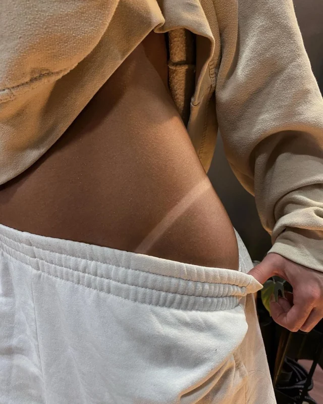 The warmest tan for fall 😍🍁🙌

@tonez_airbrush_tanning achieved these amazing #MineTanResults with a custo m mix of our Caramel + Ultra Dark Pro Spray Mist ✨