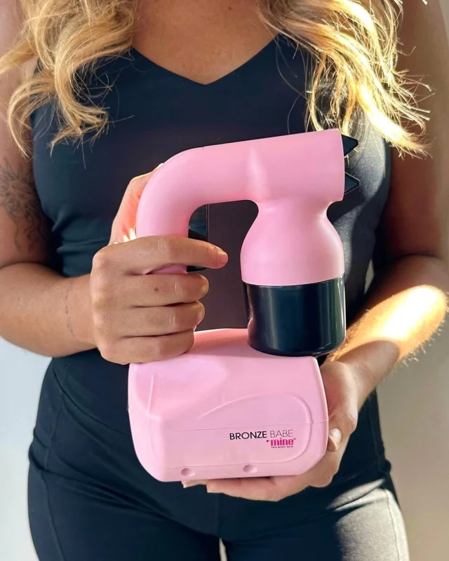 Bronzed Babe loading ⏲️ all thanks to our Bronze Babe Home Spray Tan Kit 💕

Made to give you those salon-quality tanning results you love without ever leaving your home 🥰