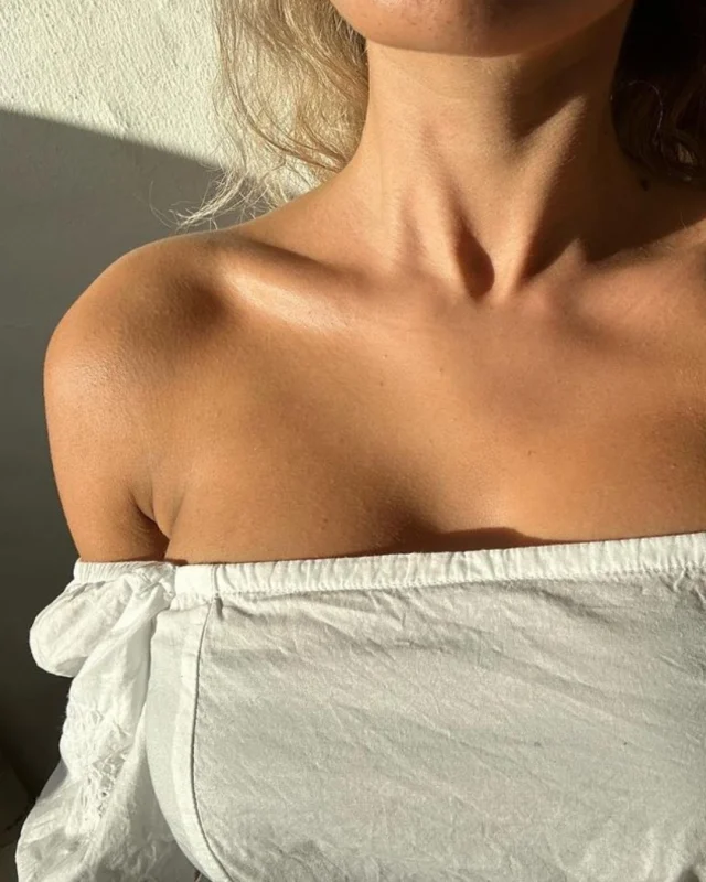 #MineTanResults made for a bride 🤩💍✨

The Perfect Bride Pro Spray Mist is 👇

🩷 A natural, medium level bronze glow
🩷 Intensely moisturizing & pH balancing
🩷 Odor-free with no orange tones 
🩷 Specifically formulated for brides & bridal parties