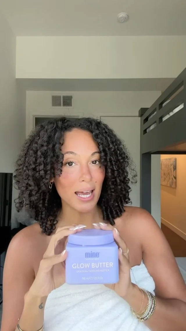 Hydrating ✔️
No orange tones ✔️
Perfect for dry summer skin ✔️
Can use daily for a buildable glow ✔️

No wonder our Glow Butter is @janayerob fave gradual self tanner! 😍💜🌟