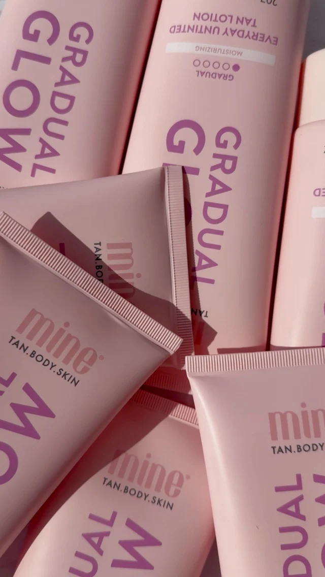 Our Gradual Glow Lotion is enriched with naturally derived tanning agents and a nourishing blend of botanical oils for a stunning, buildable glow 🤩💕