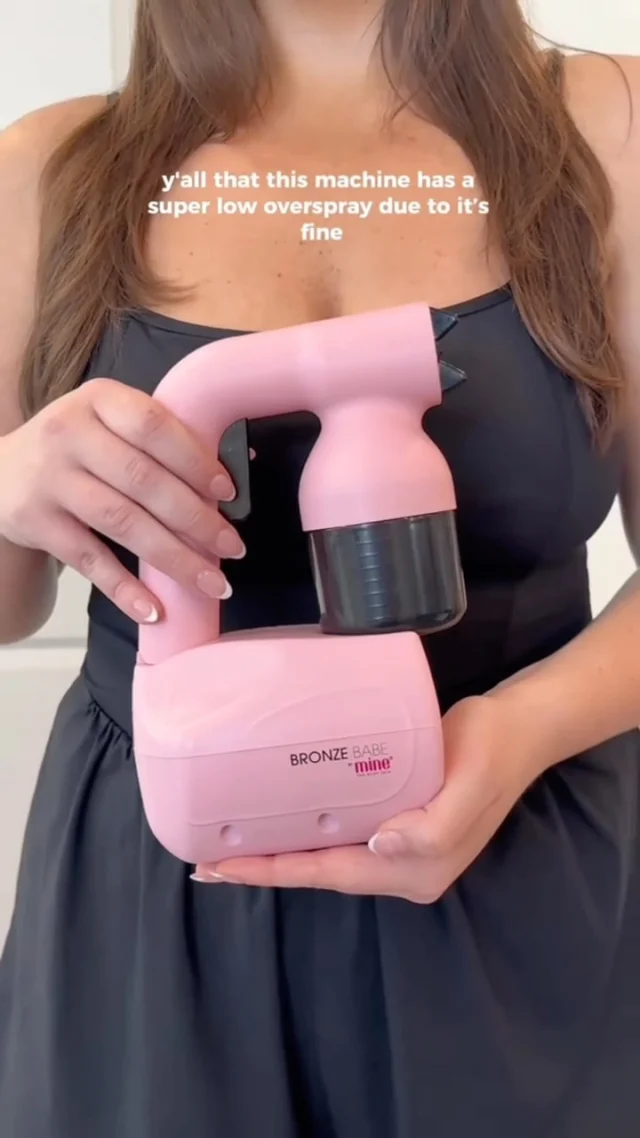 Salon-quality spray tans, right from home 😍💕 

Here’s everything you need to know about our Bronze Babe Home Spray Tan Kit! 🫶

More questions? Ask us in the comments! 💬